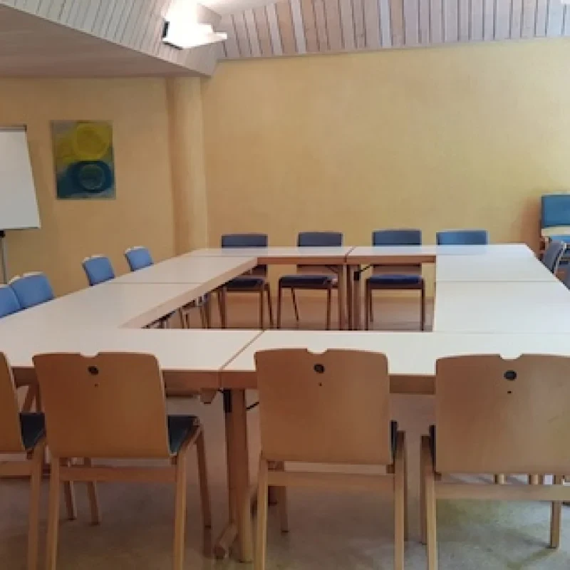 Seminarraum mit TIschen