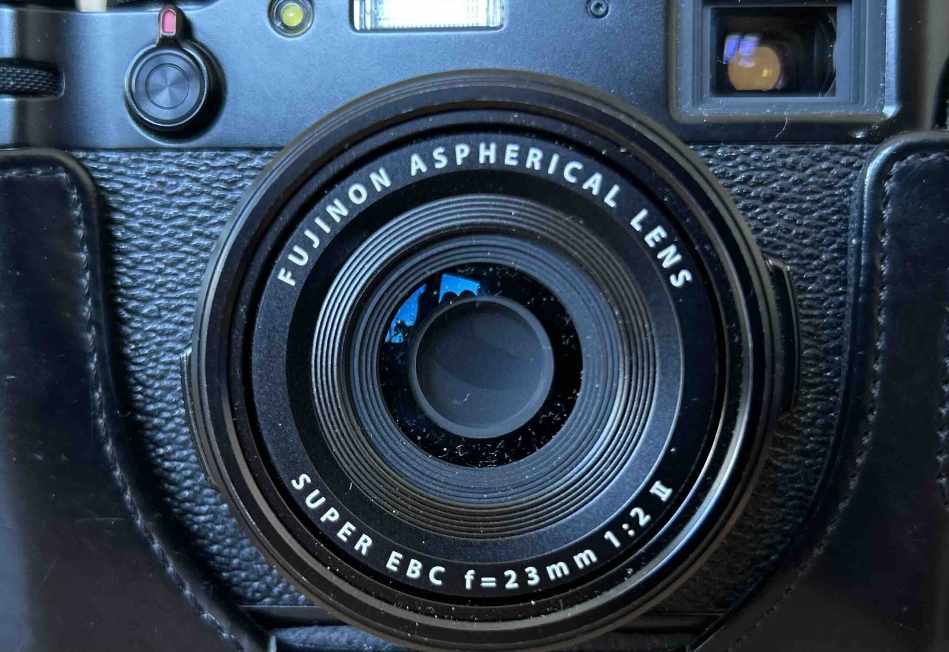 Objektuv mit STaub auf der Linse